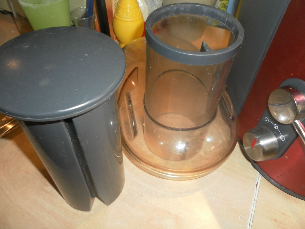 Einfüllbereich des Moulinex JU650G, auseinandergenommen